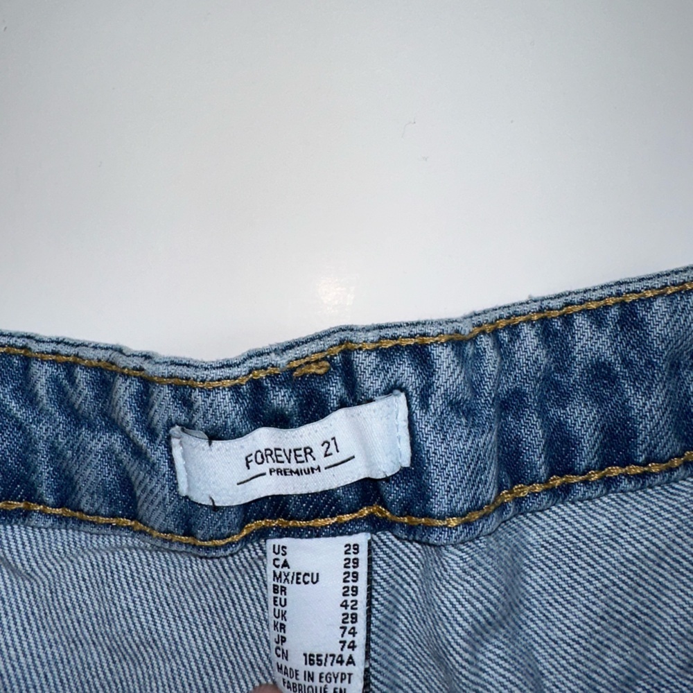 Forever 21 Denim Shorts Women’s Size 29 Blue Distressed Frayed Hem 100% Cotton - Picture 2 of 7